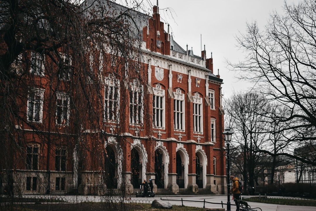 Erasmus+ – jak wyjechać na studia za granicą z programu?