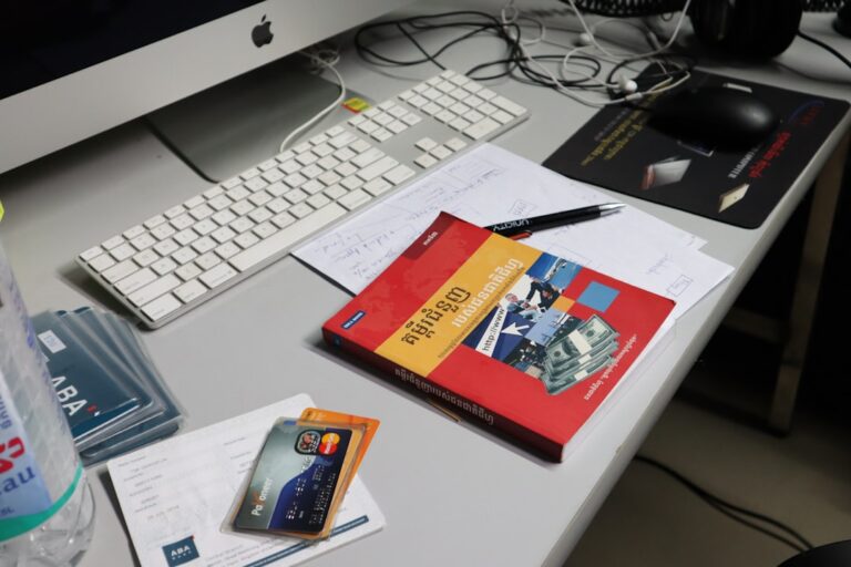 Praca podczas studiów – jak efektywnie łączyć naukę i zatrudnienie?
